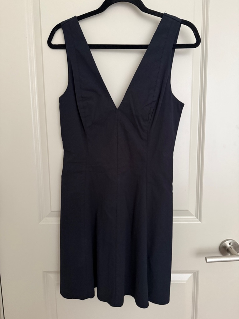 Sz Medium Abercrombie Women's Black V-Neck Sleeveless Dress